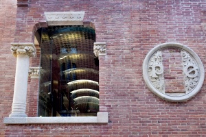 Rosetó exterior i finestra Pavelló de Santa Apol·lònia